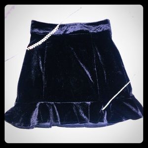 🖤Forever 21 Black Velvet Skirt🖤